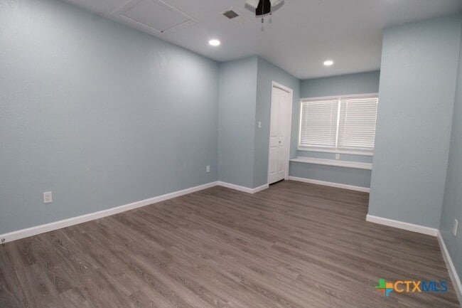 Building Photo - 105 E Avenue A