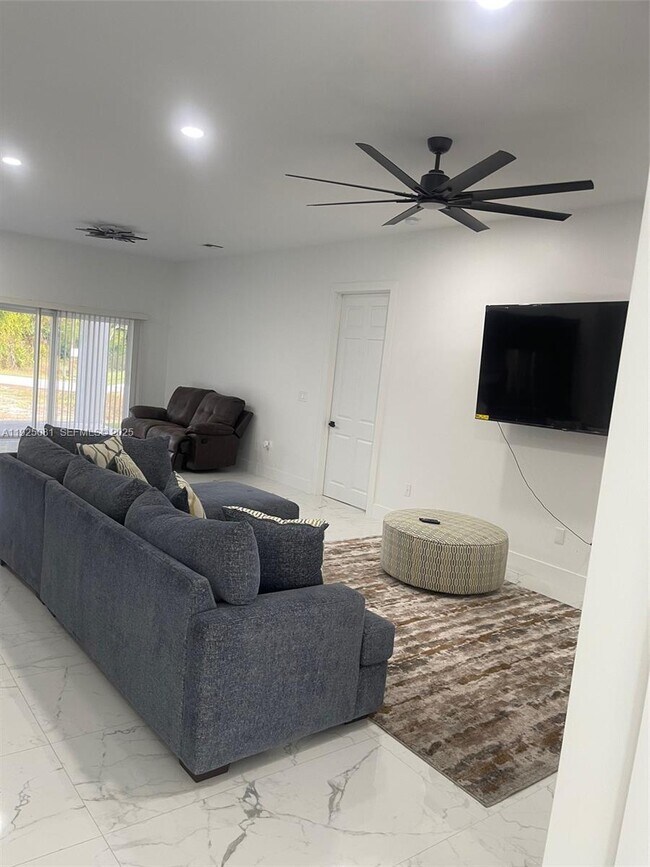 Building Photo - 321 Briggs