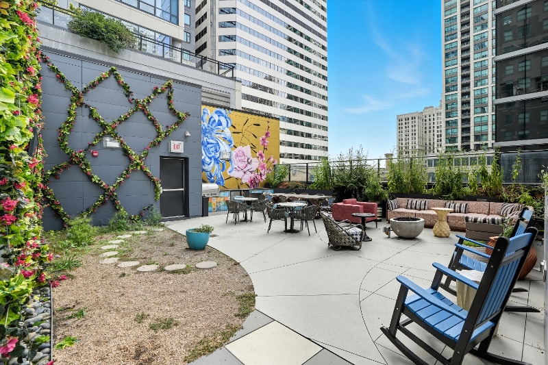 Building Photo - 55 E Lake St