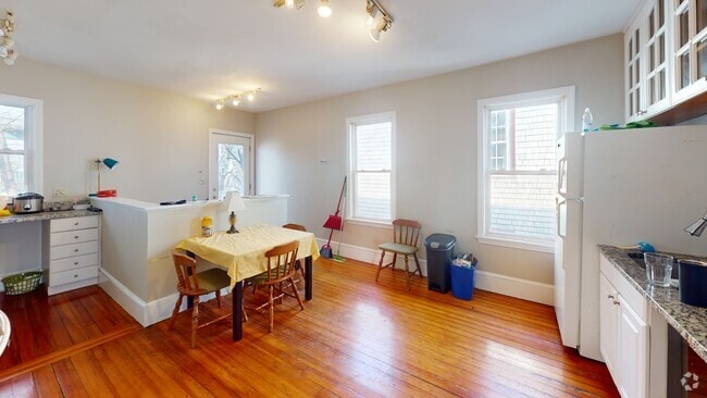 Building Photo - 8 Olmstead St