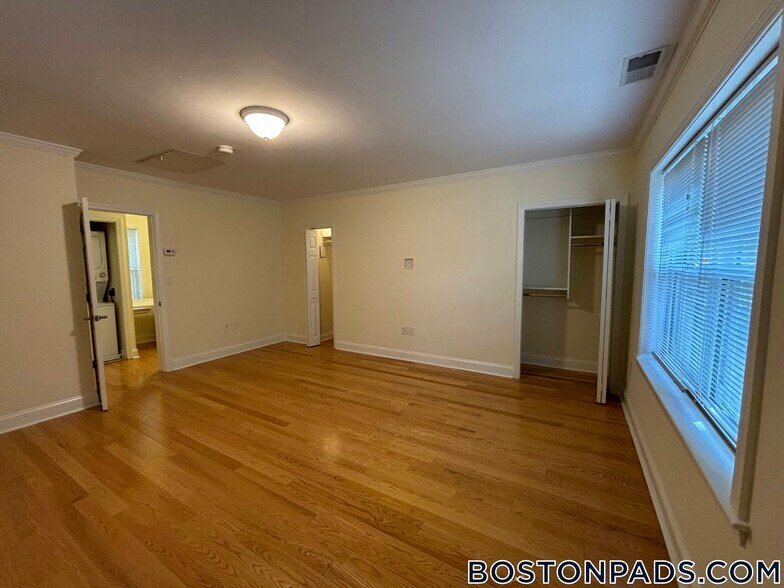 Building Photo - 182 Sherman Rd