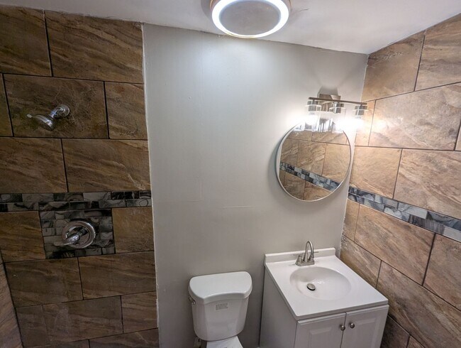 Building Photo - Grenshaw Greatness