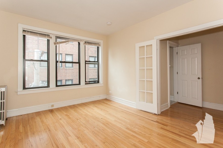 Building Photo - 428 W Surf St
