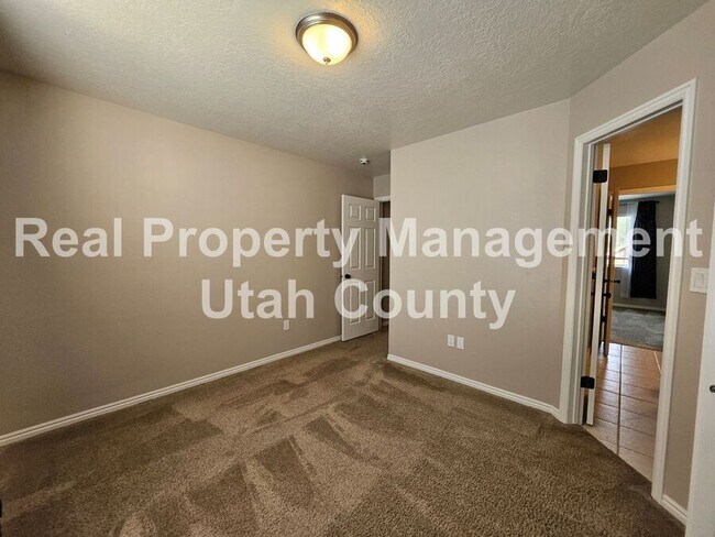 Building Photo - 81 S 220 W St