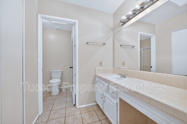 Building Photo - 510 W Cll Lago