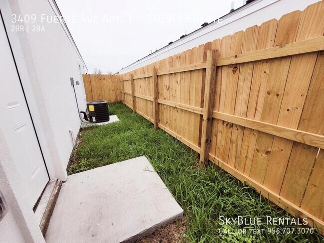 Building Photo - 3409 Fuerte Ave