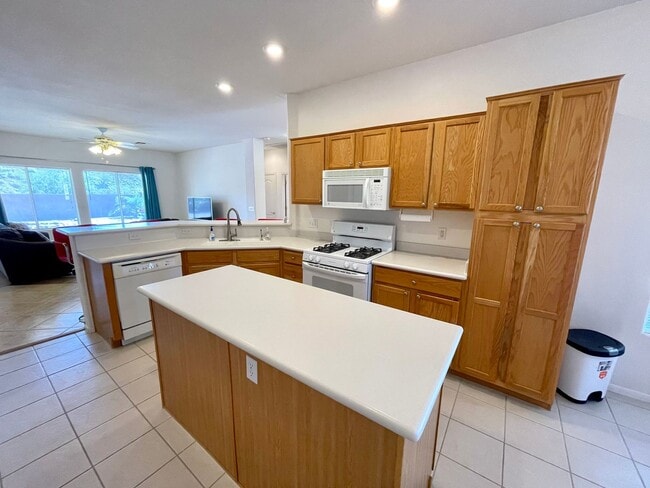 Building Photo - Large 2 Bedroom Home off the Parkway!