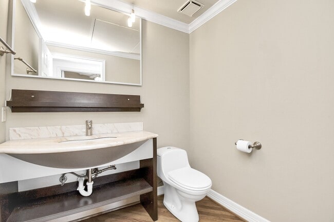 Building Photo - 2111 Welch St