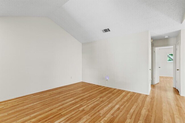 Building Photo - 2409 Berkett Dr