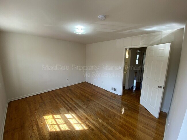 Building Photo - 706 Olde Greenwich Cir