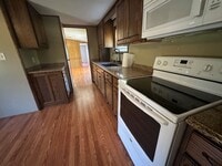 Building Photo - 2 Bed 1 Bath Nice Yard!