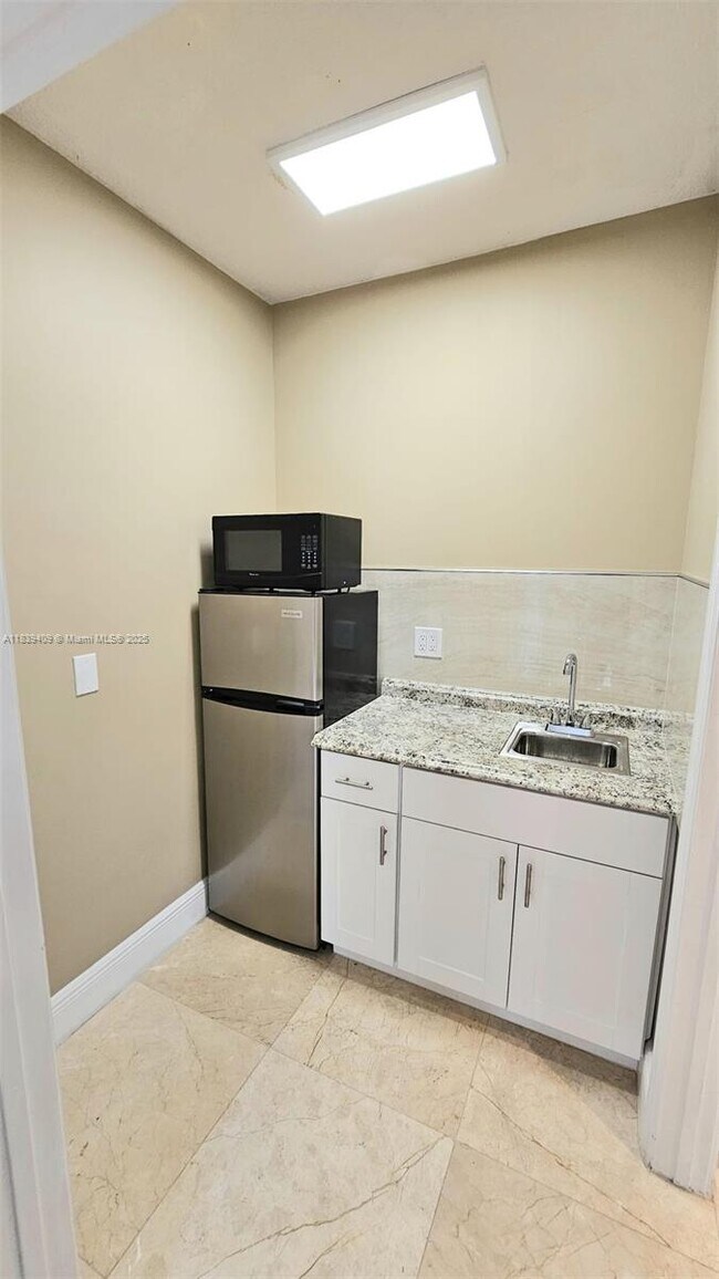 Building Photo - 13900 SW 153rd Pl
