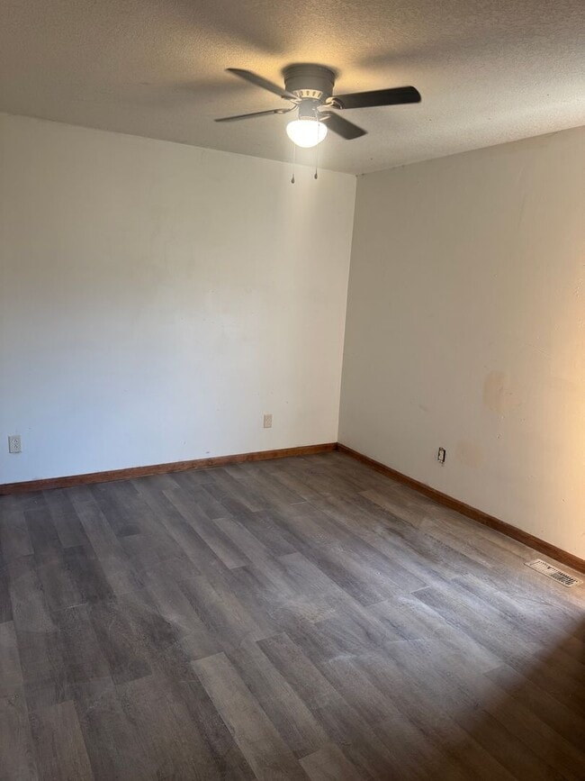 Building Photo - 503 Short Ave
