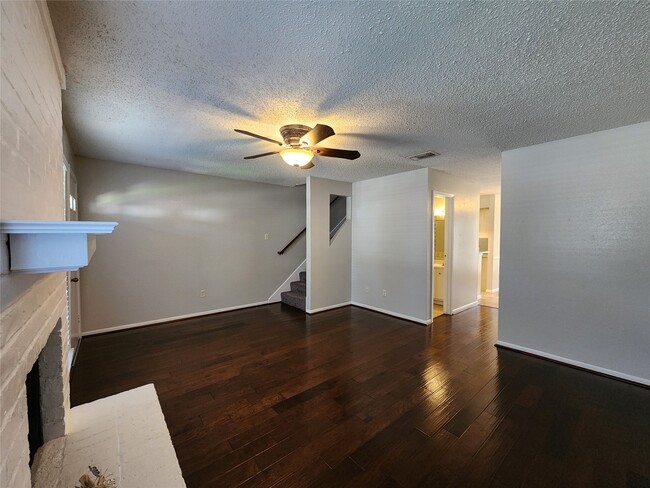 Building Photo - 17742 Kings Park Ln
