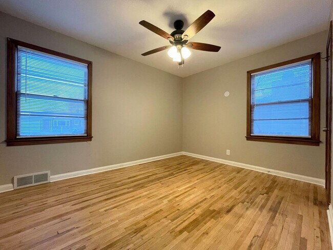 Building Photo - 1019 College Ln