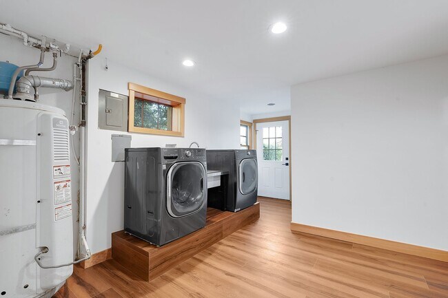 Building Photo - Lake Oswego Four Bedroom Home with View of...