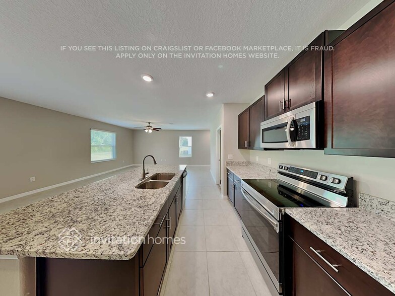 Building Photo - 11942 Miracle Mile Dr