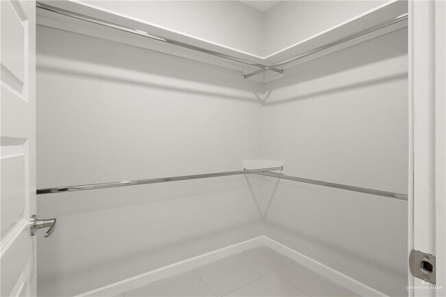 Building Photo - 15 Larkspur Ave