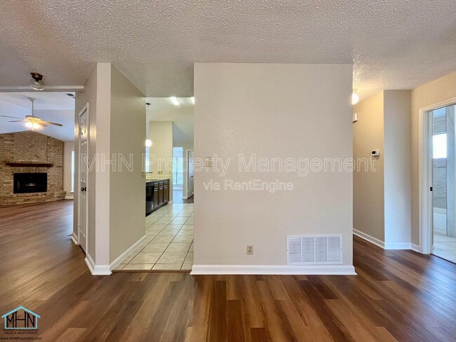 Building Photo - 1627 Firwick Dr