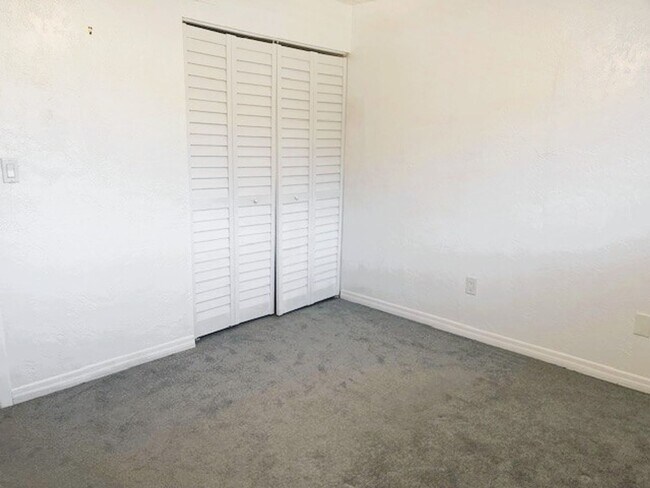 Building Photo - 2 Bedroom Coastal Convenience