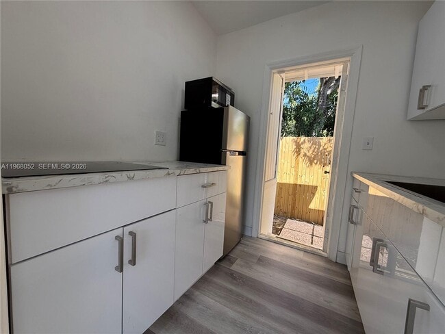 Building Photo - 2801 SW 26th St