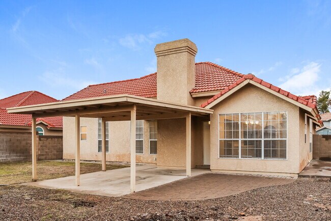 Building Photo - 707 W Mesquite St