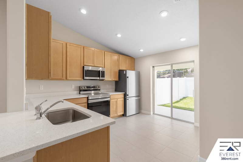 Building Photo - 12 Llovera Pl