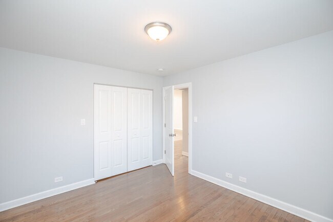 Building Photo - 6807 N Ridge Blvd