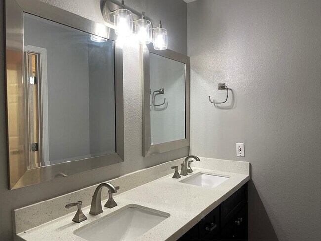 Building Photo - 20803 Lavenderwood Dr