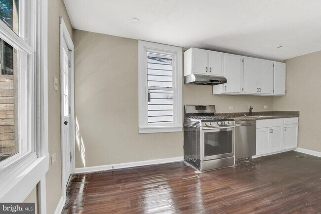 Building Photo - 3 Bedroom Duplex in Penbrook Boro.