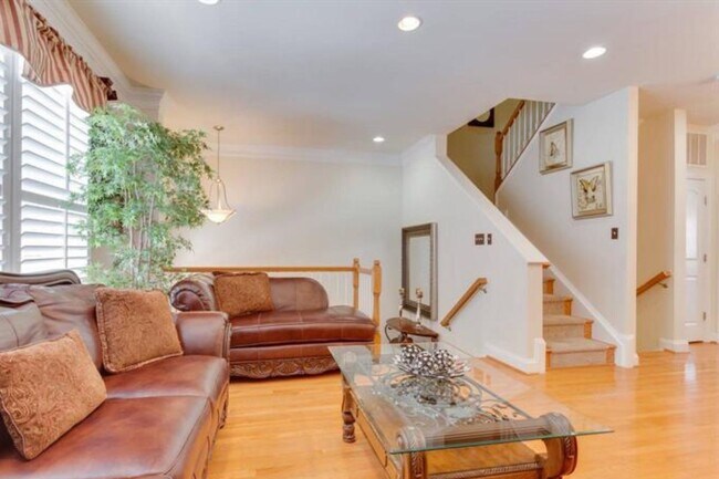 Building Photo - 2149 Red Vine Dr