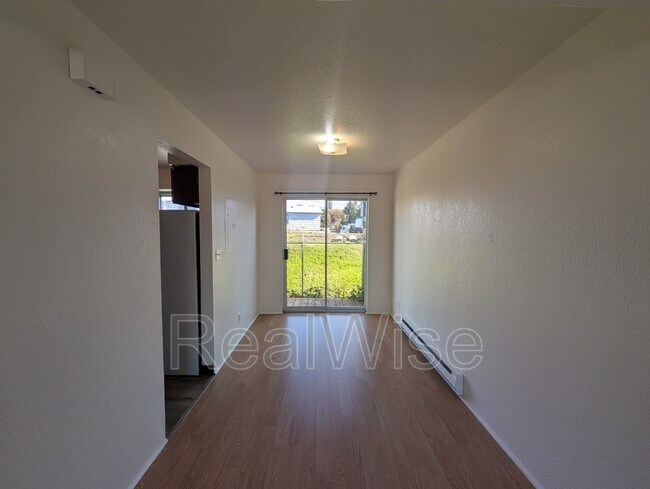 Building Photo - 275 Rose Ave