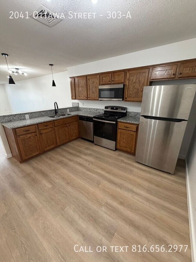 Building Photo - 2041 Ottawa St