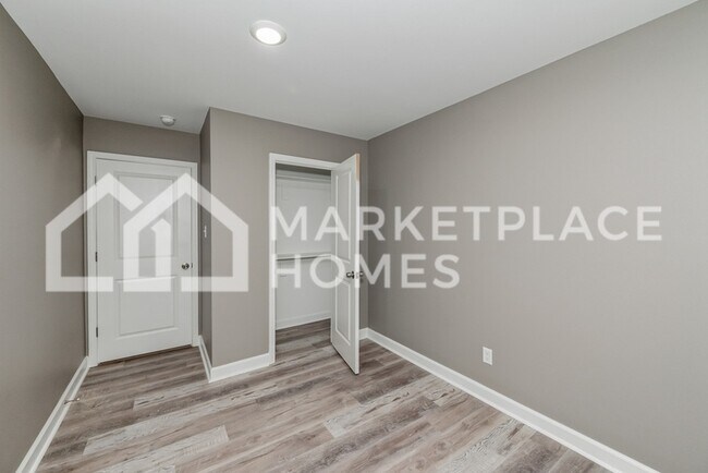 Building Photo - 417 W 20th St