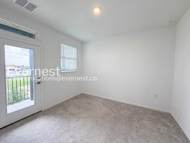 Building Photo - Modern Comfort & Texas Charm Await with Garage / 3 Beds & 1 bath / Available Now!