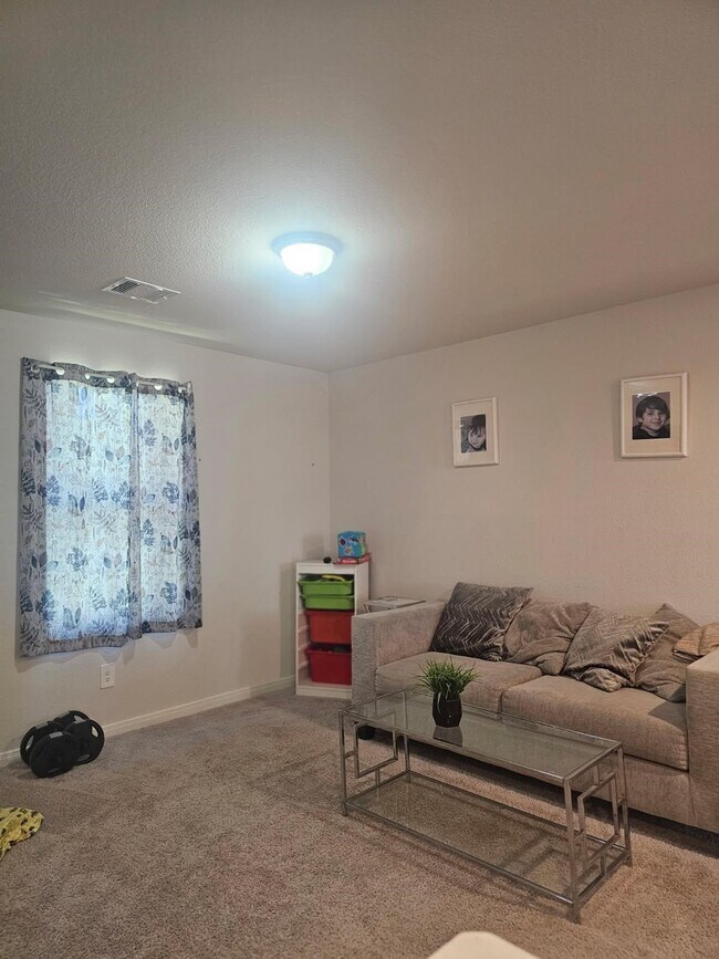 Building Photo - 1010 Cedar Point Dr