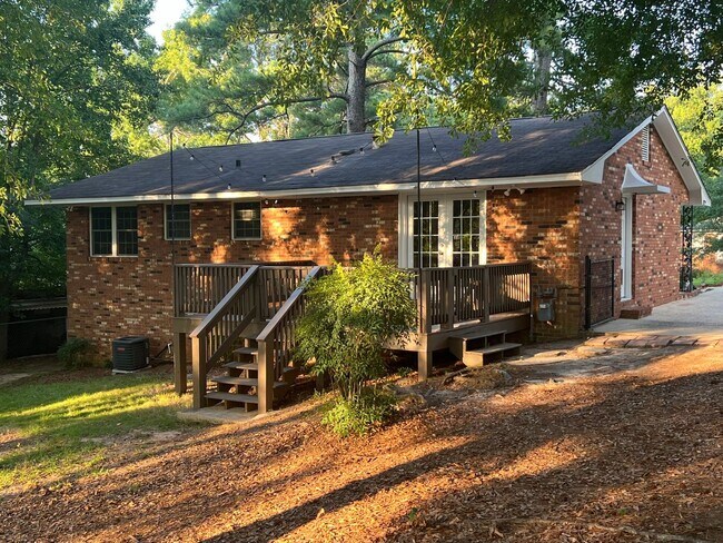Building Photo - 3 bedroom 2 bath