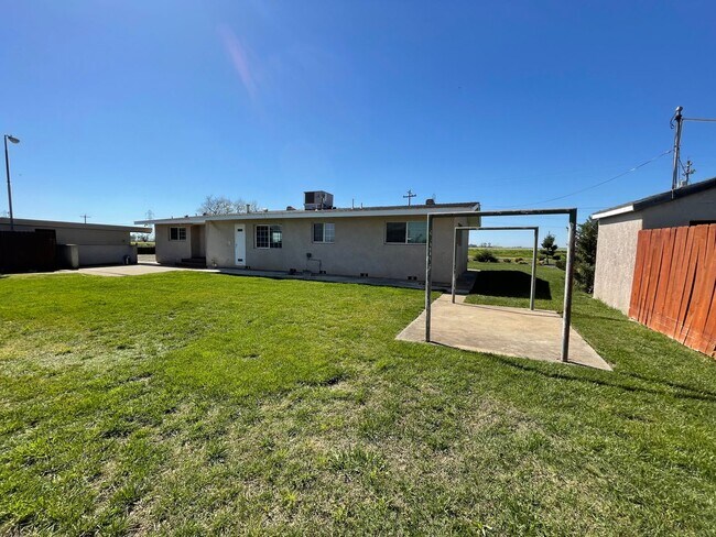 Building Photo - Country Charm Living Single Story Ranch Home