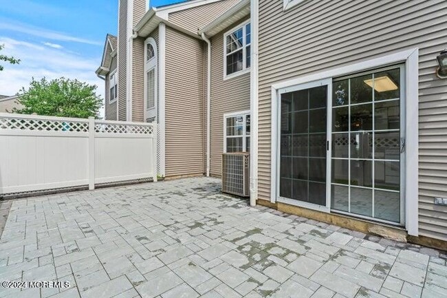 Building Photo - 39 Meadow Ln