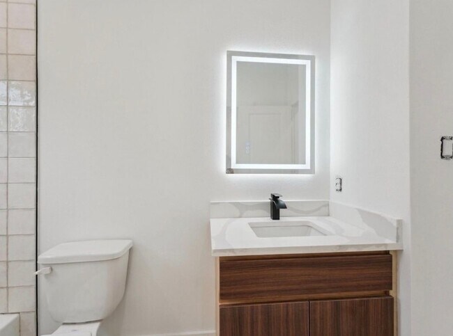 Building Photo - 7418 Maxroy St