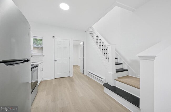 Building Photo - 887 N 46th St