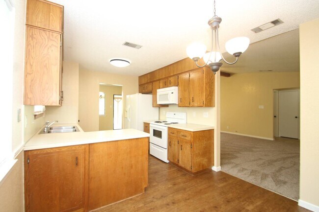 Building Photo - 3205 Tallwood Dr