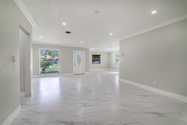 Building Photo - 6220 SW 9th Ct