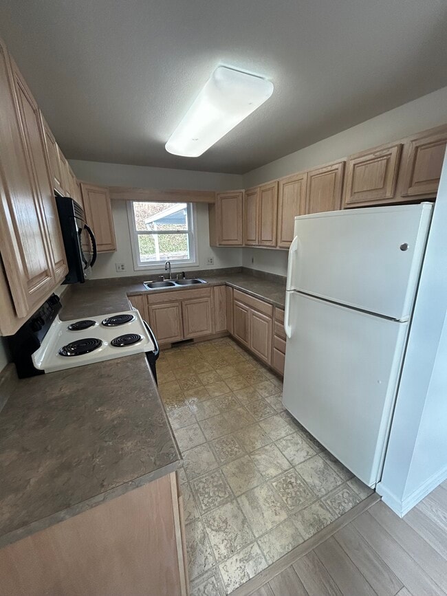 Building Photo - 140 Randolph St