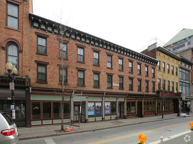 Primary Photo - 48 S Pearl St