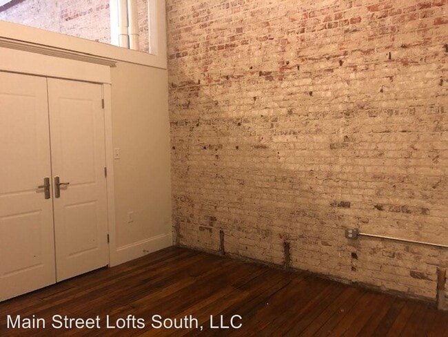 Building Photo - 2 br, 1 bath  - 108 6th St. 108 W. 6th 2E