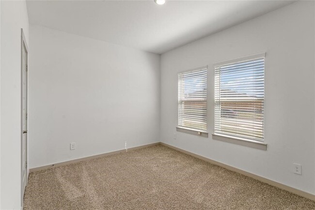 Building Photo - 29318 Hoelzen Holw Dr