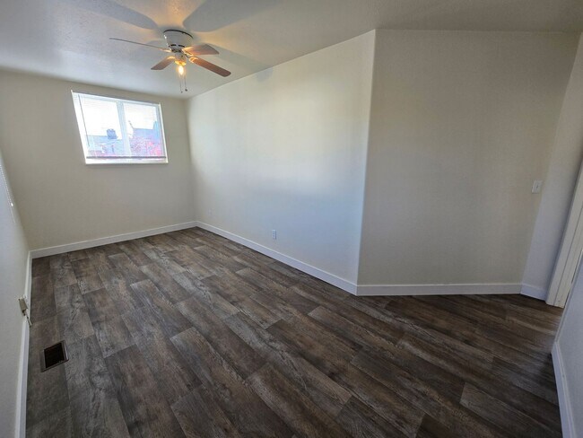 Building Photo - Northside Spokane! Available Now! Move In Special!!