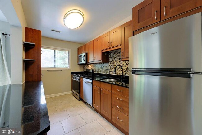 Building Photo - 2702 Dartmouth Rd