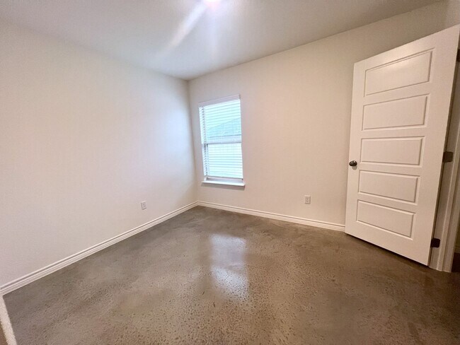 Building Photo - 1239 Concord Dr